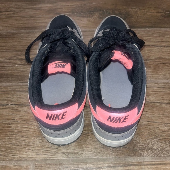 Nike Dunks 2012 Low skinny polka dot sneaker women’s sizee 11 black pink grey - Picture 4 of 4